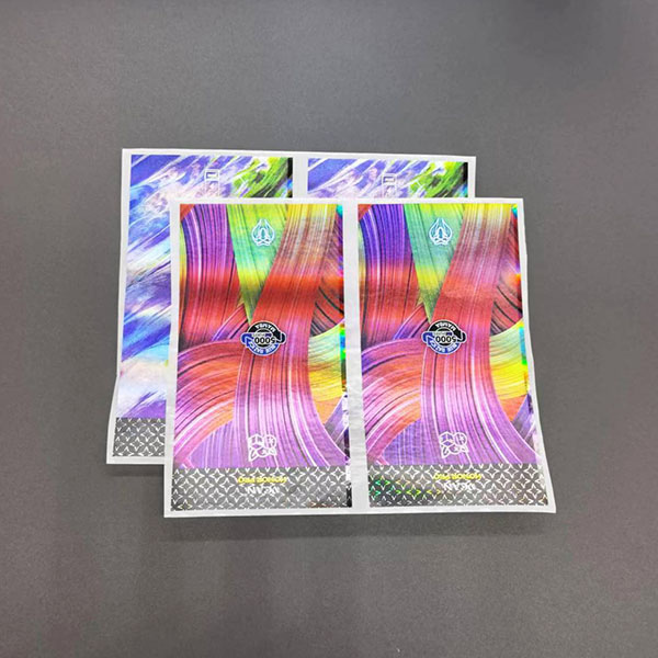 Holographic label for electronic cigarettes