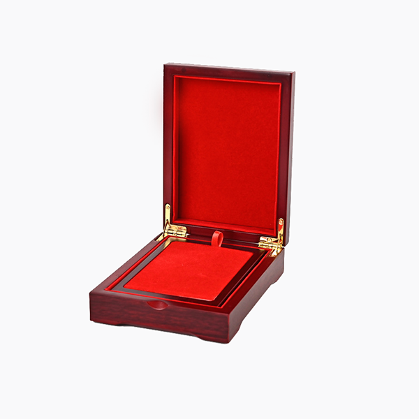 Engraved wooden box for wedding gifts